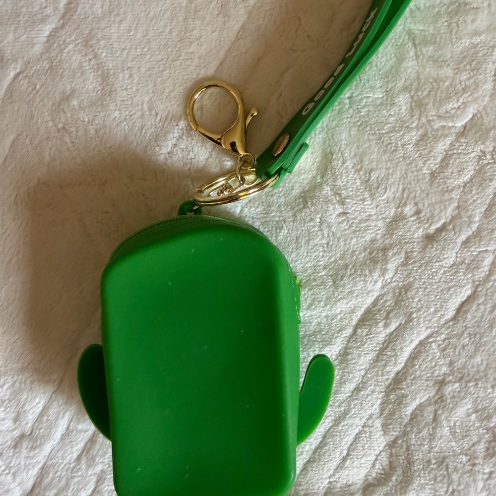 Green Cactus Pop It coins Keychain - Picture 2 of 6